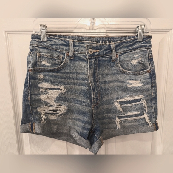 American Eagle Outfitters Pants - American Eagle Mom short distress ripped blue beach boho jean denim Short sz 6 t